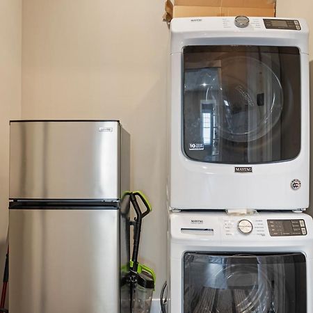 Beautiful Downtown Condo - Balcony - Amazing City Views - Loaded Kitchen - Stainless Steel Appliances - Board Games & More Блу Ридж Екстериор снимка