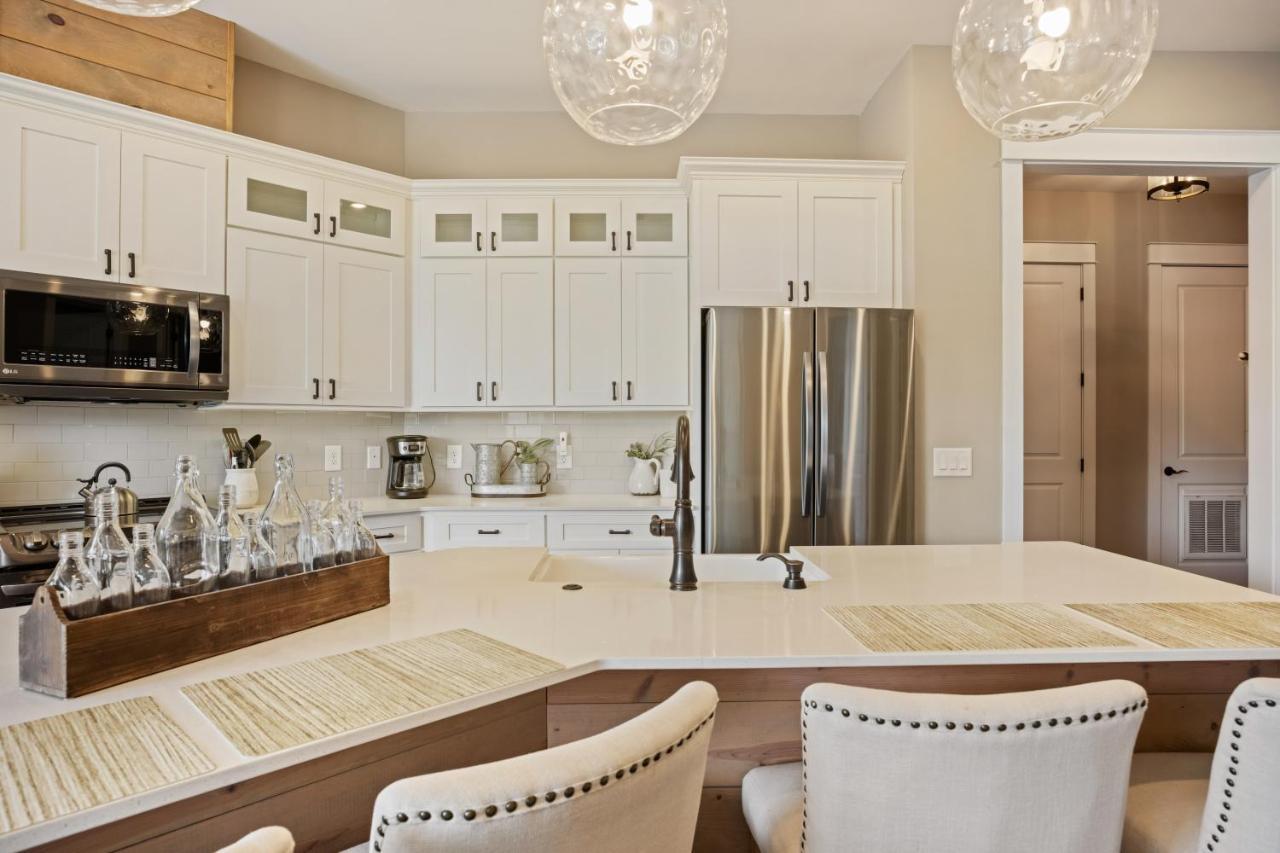 Beautiful Downtown Condo - Balcony - Amazing City Views - Loaded Kitchen - Stainless Steel Appliances - Board Games & More Блу Ридж Екстериор снимка