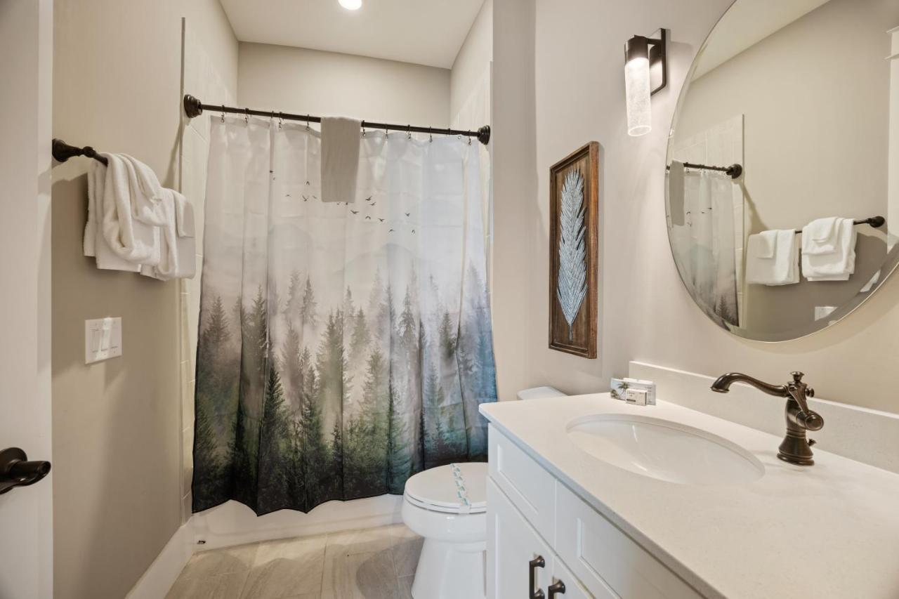 Beautiful Downtown Condo - Balcony - Amazing City Views - Loaded Kitchen - Stainless Steel Appliances - Board Games & More Блу Ридж Екстериор снимка