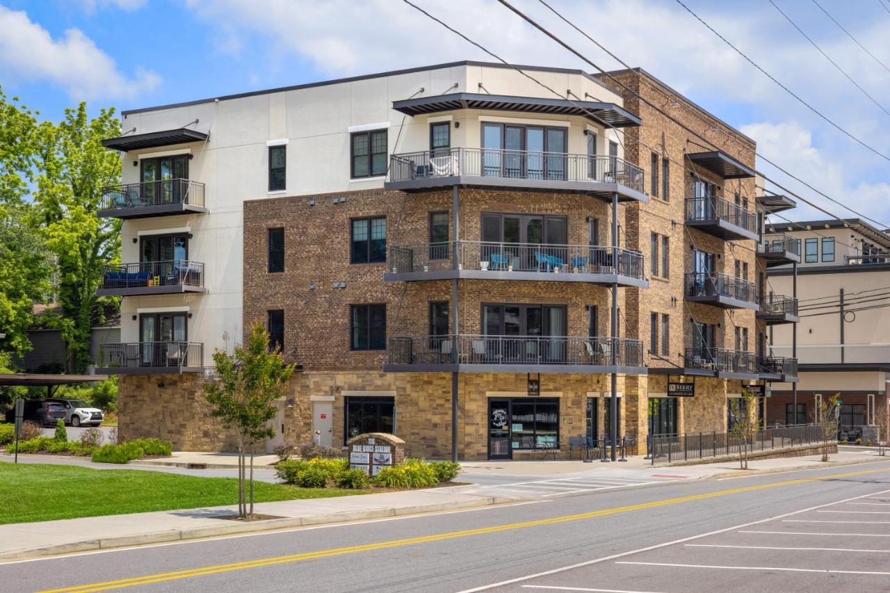 Beautiful Downtown Condo - Balcony - Amazing City Views - Loaded Kitchen - Stainless Steel Appliances - Board Games & More Блу Ридж Екстериор снимка